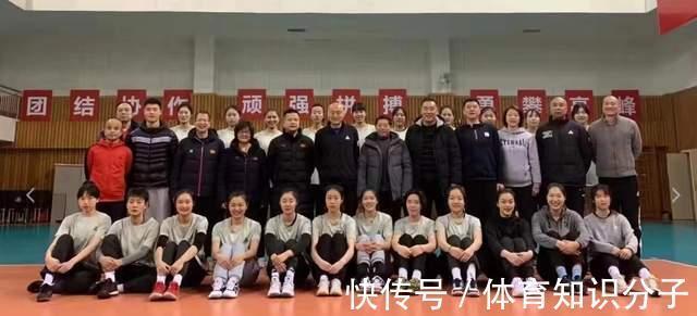 郎平|中国女排水平最低主教练,找到新工作,闽球迷笑了,四川球迷黑脸