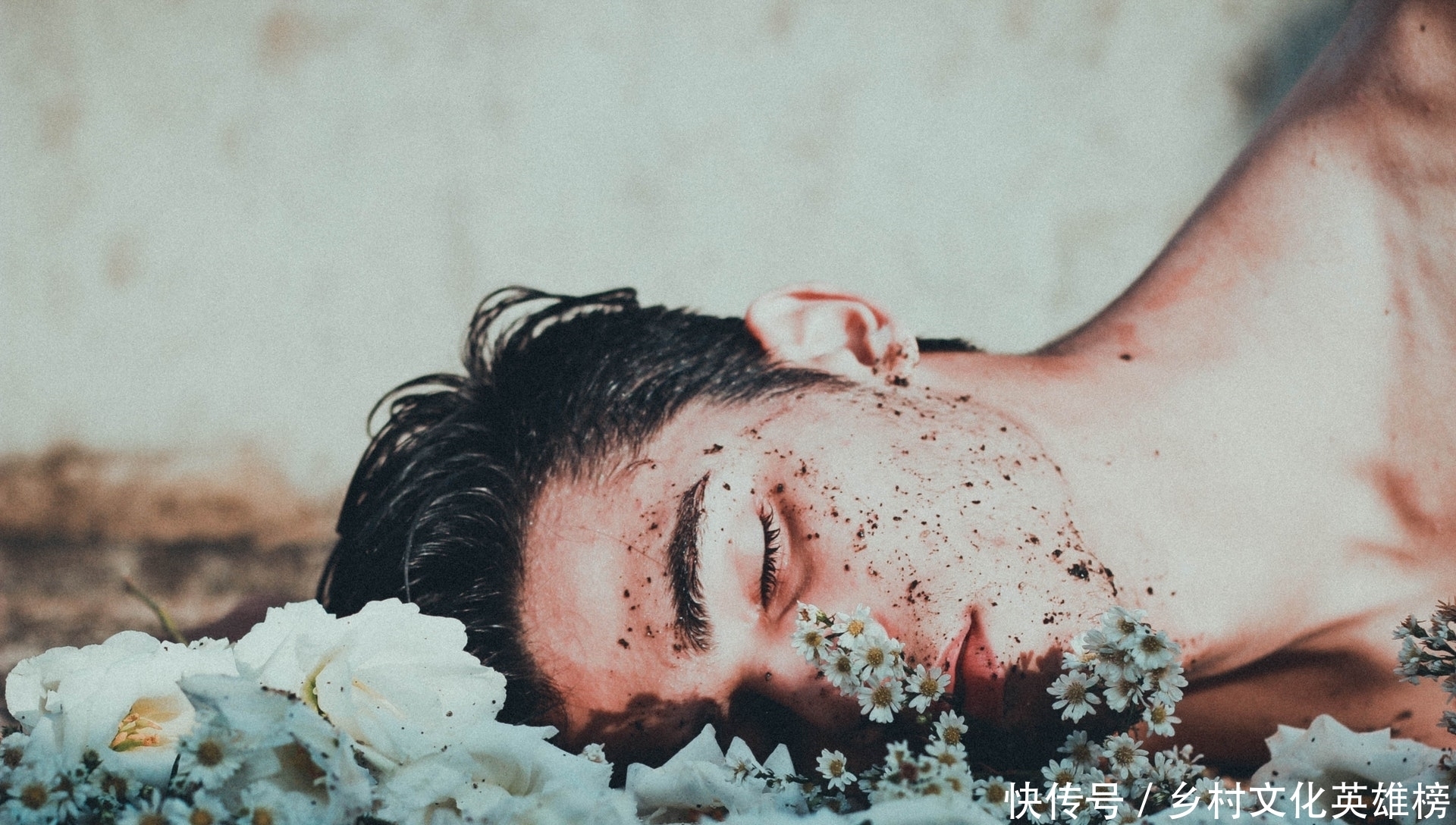 露出|毕飞宇:《小说课》|小说微妙的细节,隐藏于露出水面的冰山之下