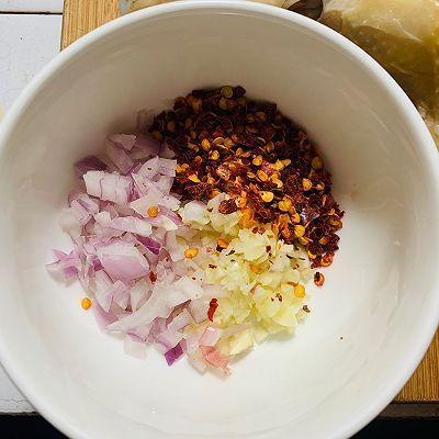 圆葱丁|夏季清凉下酒菜手撕鸡腿
