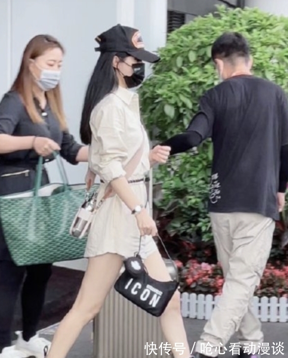 感情|趙麗穎手戴鉆戒錄《中餐廳》，卻暴露感情狀況，網(wǎng)友稱其單身貴族