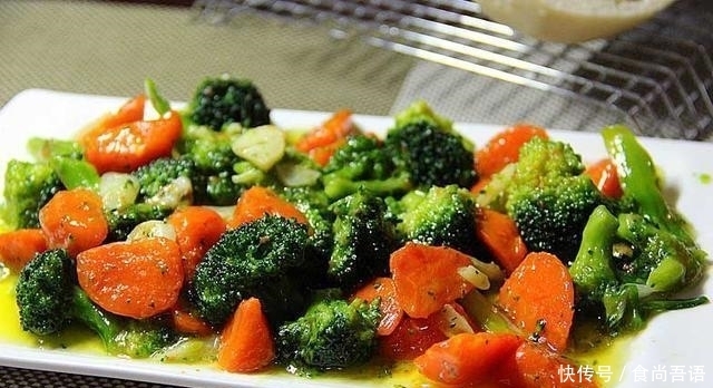 美食推荐:溜肉段,粉丝蒸大虾,肉末烤茄子,胡萝卜配西兰花