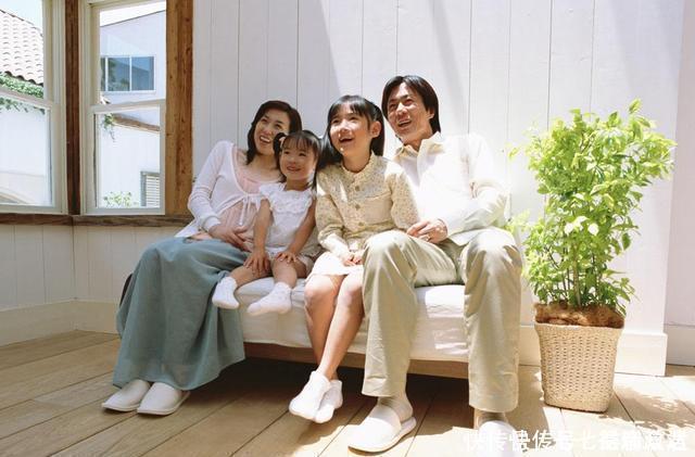 教育|奶奶维护挨打孙子,爸爸反问当年是你先动的手,打骂教育不可取