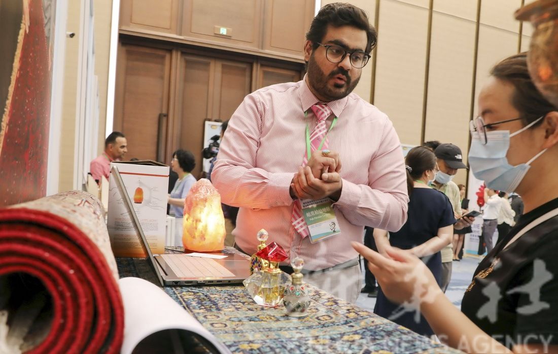 进博会#东方之约迎客来——写在第四届中国国际进口博览会倒计时一个月之际