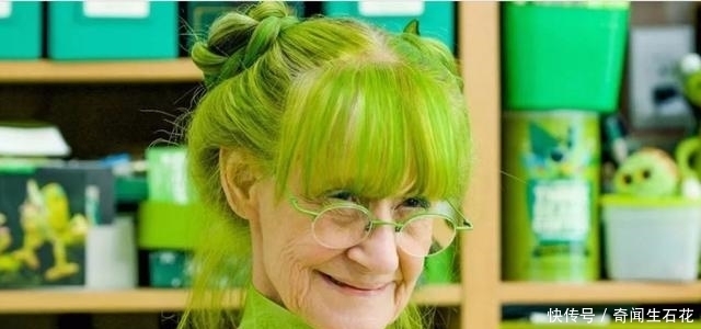 颜色|因全身都是一个颜色,被称为“绿夫人”,77岁还洋溢着少女感