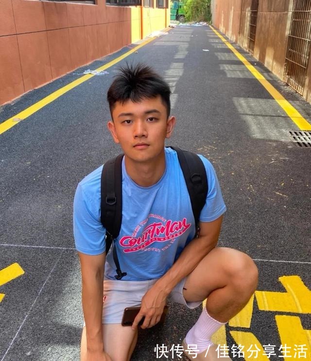 白袜|这枚00后的大1体育生有点可爱哦！