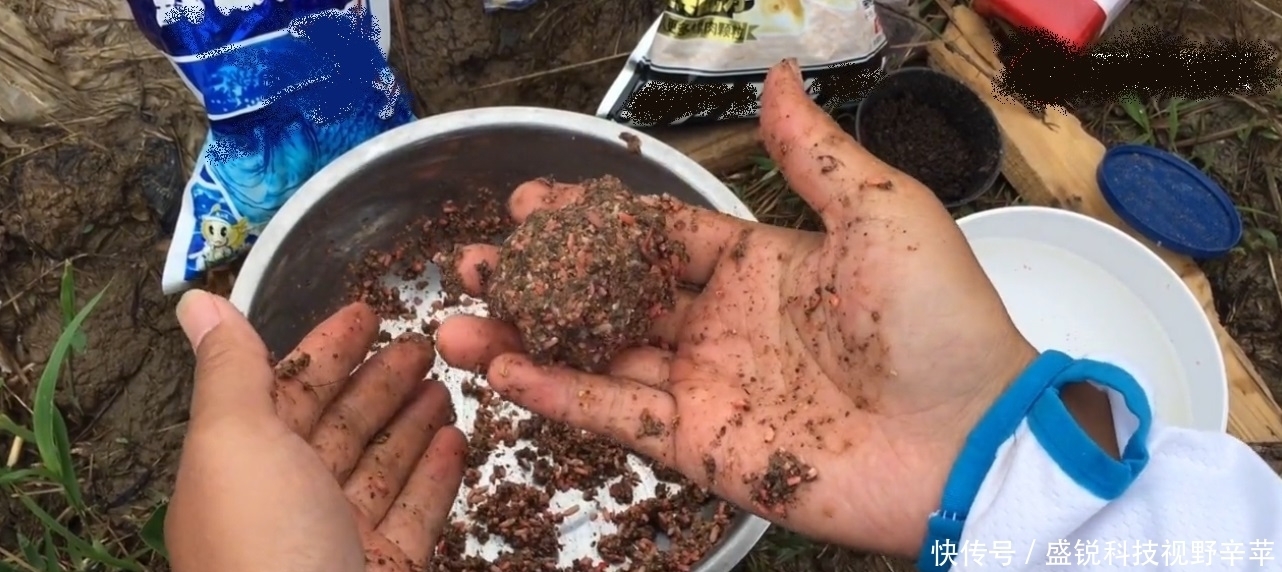 钓鱼不打窝,钓得也不多!5种打窝方法,让每一粒粮食都能诱鱼!