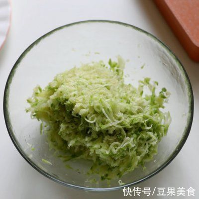 乐扣乐|百分之90的人都扛不住笋瓜鸡蛋饼的诱惑