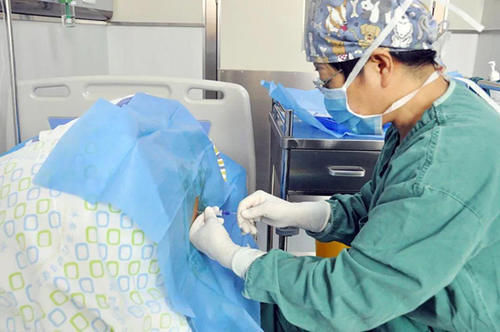 无痛针|“一秒天堂”的无痛分娩,为何很少有孕妈选择?背后原因让人无奈