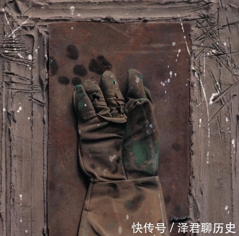 手相|冷军画一幅被丢弃的手套,为何被卖700万天价?放大一看就能明白
