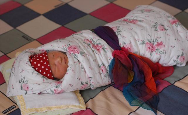 宝宝|养护新生儿宝宝坑太多,10个“带娃禁忌”家长要了解,别做错坑娃