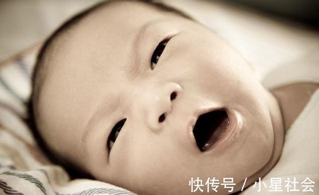 宝宝|宝宝沾床醒让新手妈妈日夜煎熬,爸爸三招轻松改掉宝宝抱睡习惯