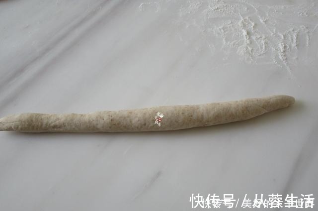 香肠馒头卷|最近，儿子迷上了这早餐，随手一卷一蒸，比肉包好吃还简单