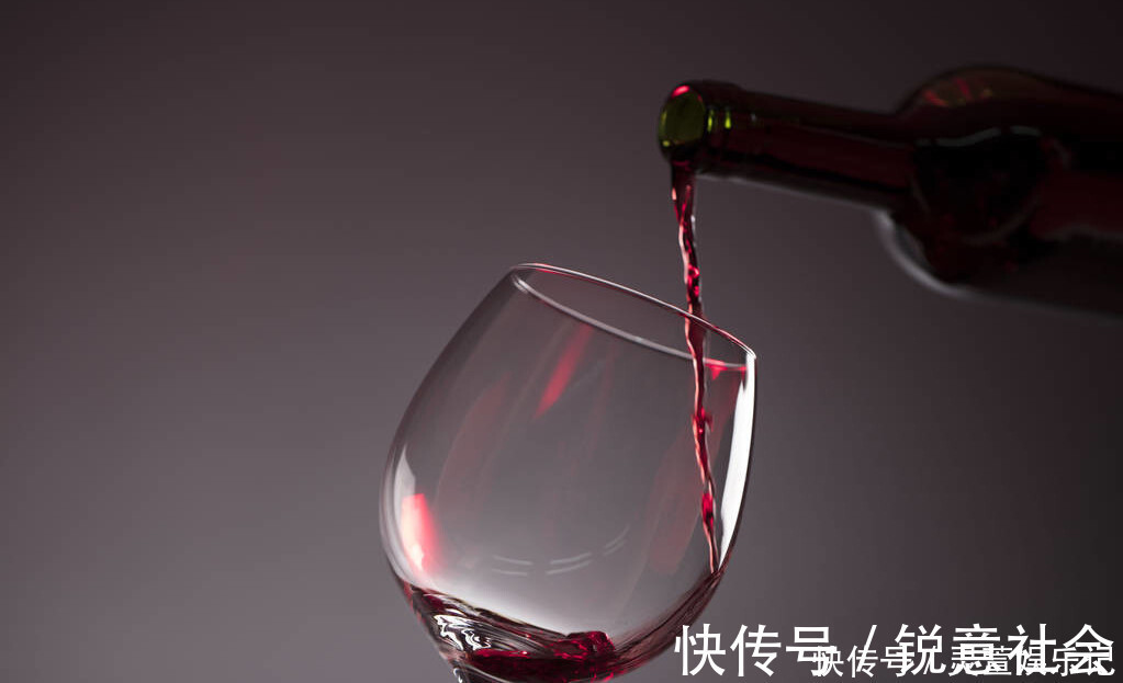 后果|高血压喝红酒会有什么后果？靠喝红酒调理控制高血压不靠谱