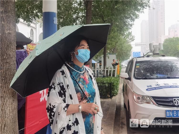 高考|高清组图丨高考邂逅雷雨天！看德州高考学子风雨赶考