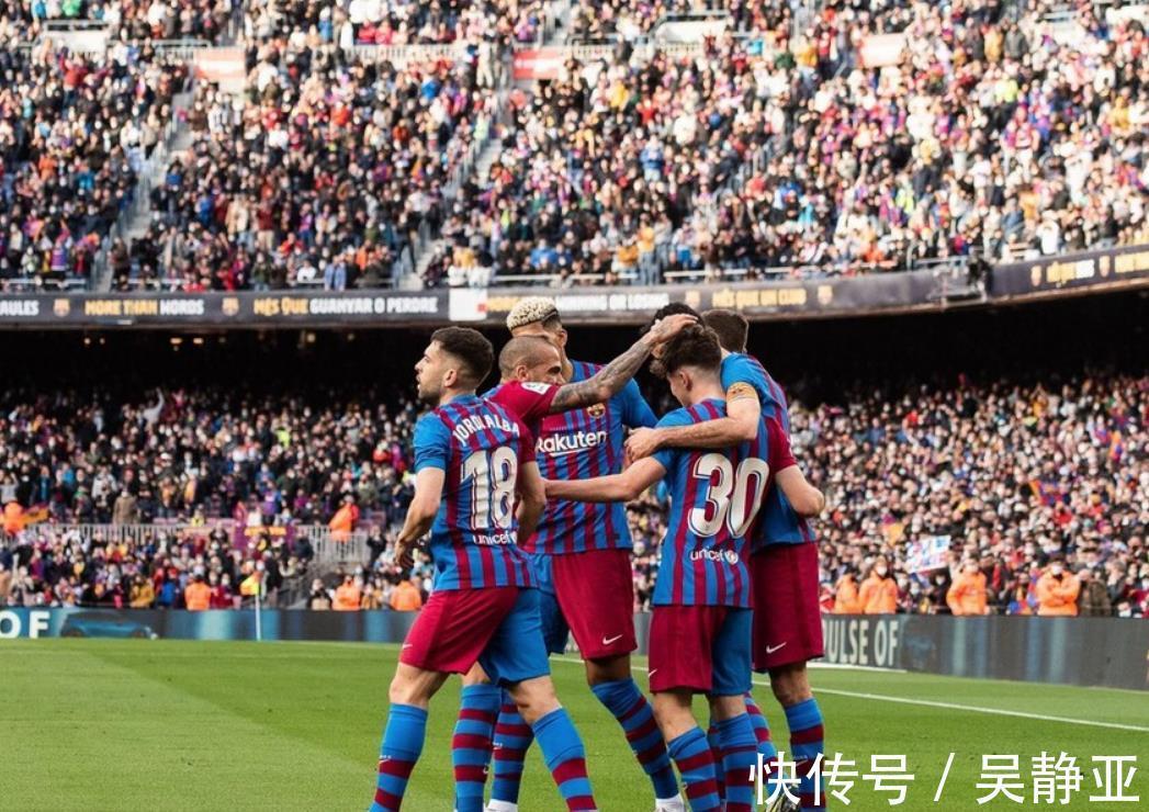 特拉奥雷|4-2!哈维击败西蒙尼,7万多球迷现场见证,巴萨终于杀入欧冠区