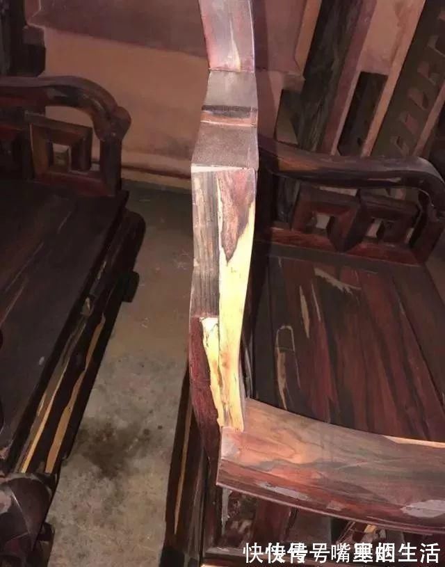 中式|红木家具怎么买？据说花8万买了这套大红酸枝沙发，一刮磨当场傻眼！