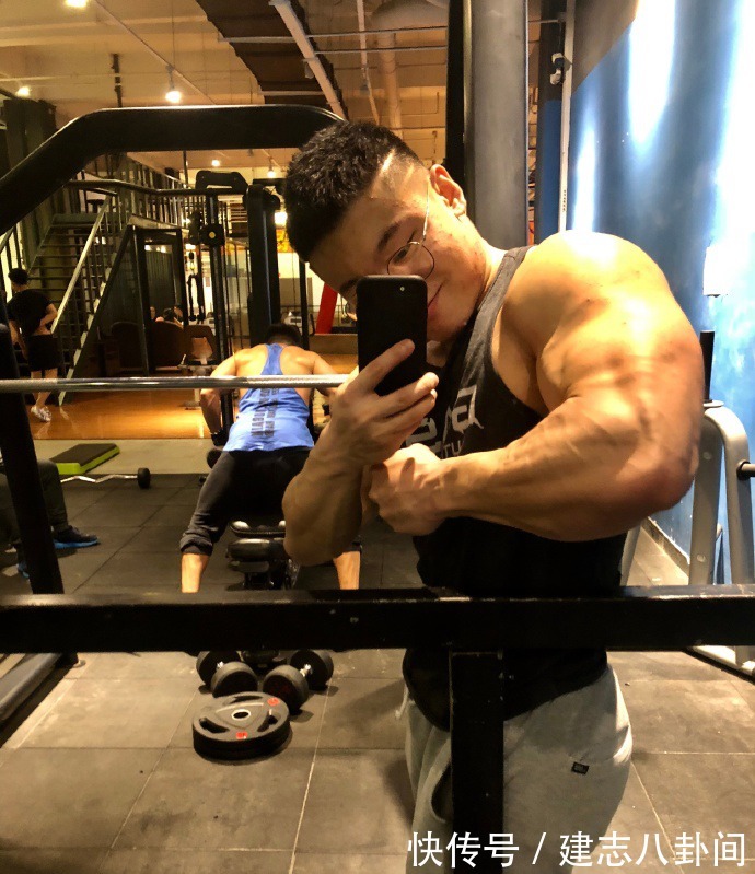 下辈子|肌肉大块头化身厨神,宵夜,一定是男朋友做的才算人类高质量!