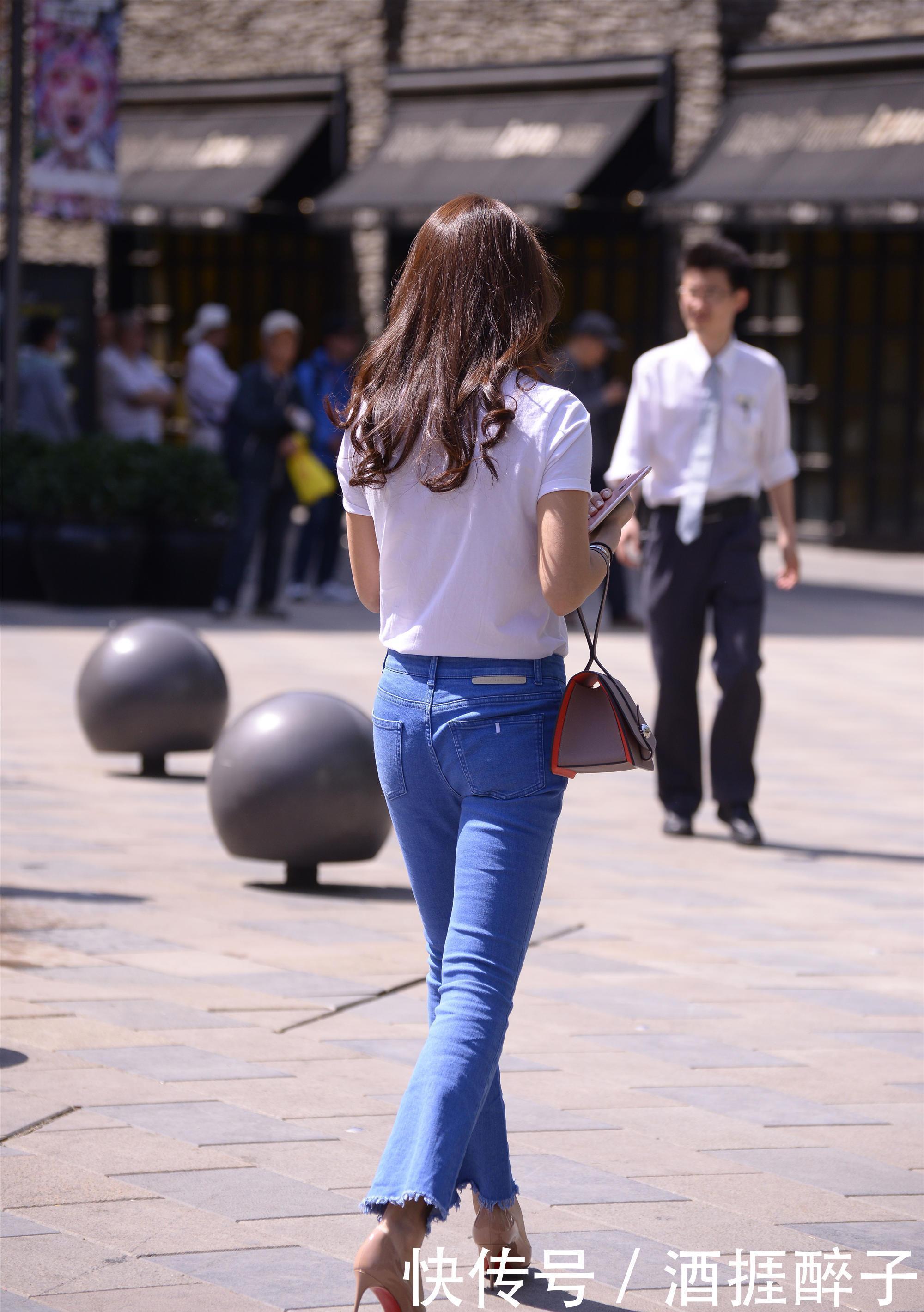 气质|牛仔裤搭配高跟鞋,好看时尚显气质,有了不一样的感觉