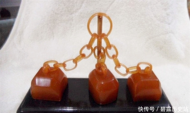  棉衣|溥仪逃出宫时，将它缝在棉衣里26年不离身，现为“国宝中的国宝”