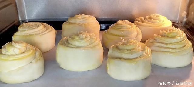 面团|手撕面包这样做,柔软筋道又拉丝,一层一层撕着吃,太香了