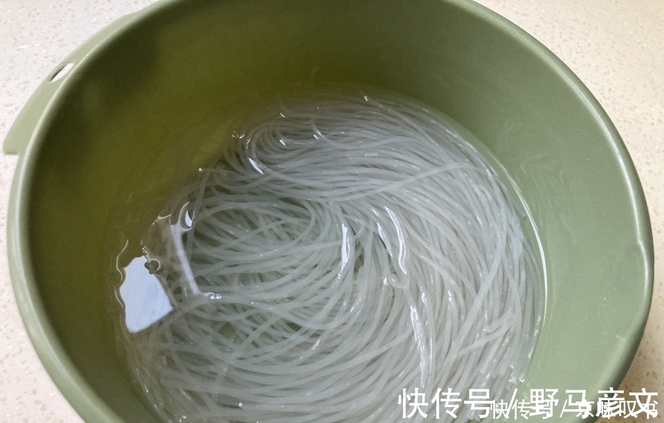 秋天此菜每周吃二次,清爽可口有筋道,简单省事,上桌就光盘