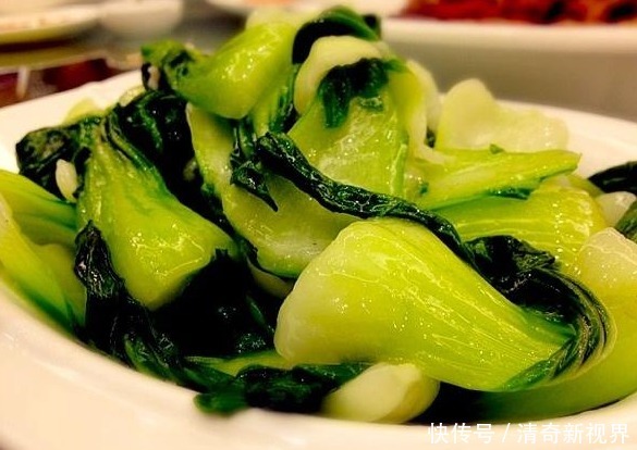 青菜|炒青菜时,别只会下锅爆炒,需牢记3个窍门,青菜炒好更翠绿更香