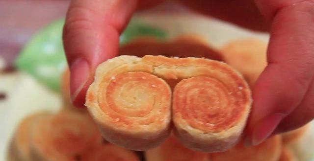 烤箱|没有发酵,没有烤箱我来教你怎么做脆煎饼金黄酥脆,层次分明