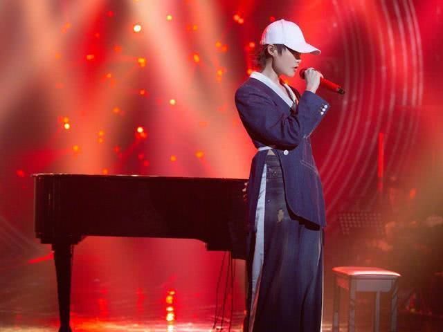 李宇春出席青你2总决赛亲身演绎百变舞台,暖心助力成团夜