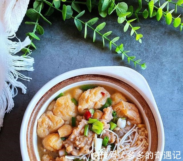 3样食材巧搭配,扔进砂锅炖一炖,汤鲜味美,一大锅连汁都不剩!