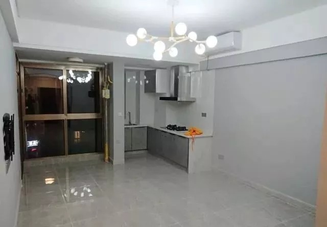 靠谱|找亲戚装修就是靠谱!93㎡装修花了5万,打扫干净通风中,先晒晒