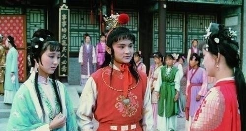 薛宝钗&林黛玉午睡,贾宝玉午睡,两个小故事,拉开了宝钗与黛玉的差距