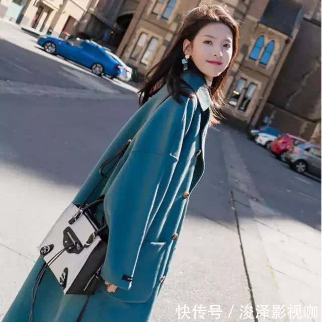 赫本风|再给你强调下女人穿大衣别配小衫,冻腿!学下面这么穿,贼美
