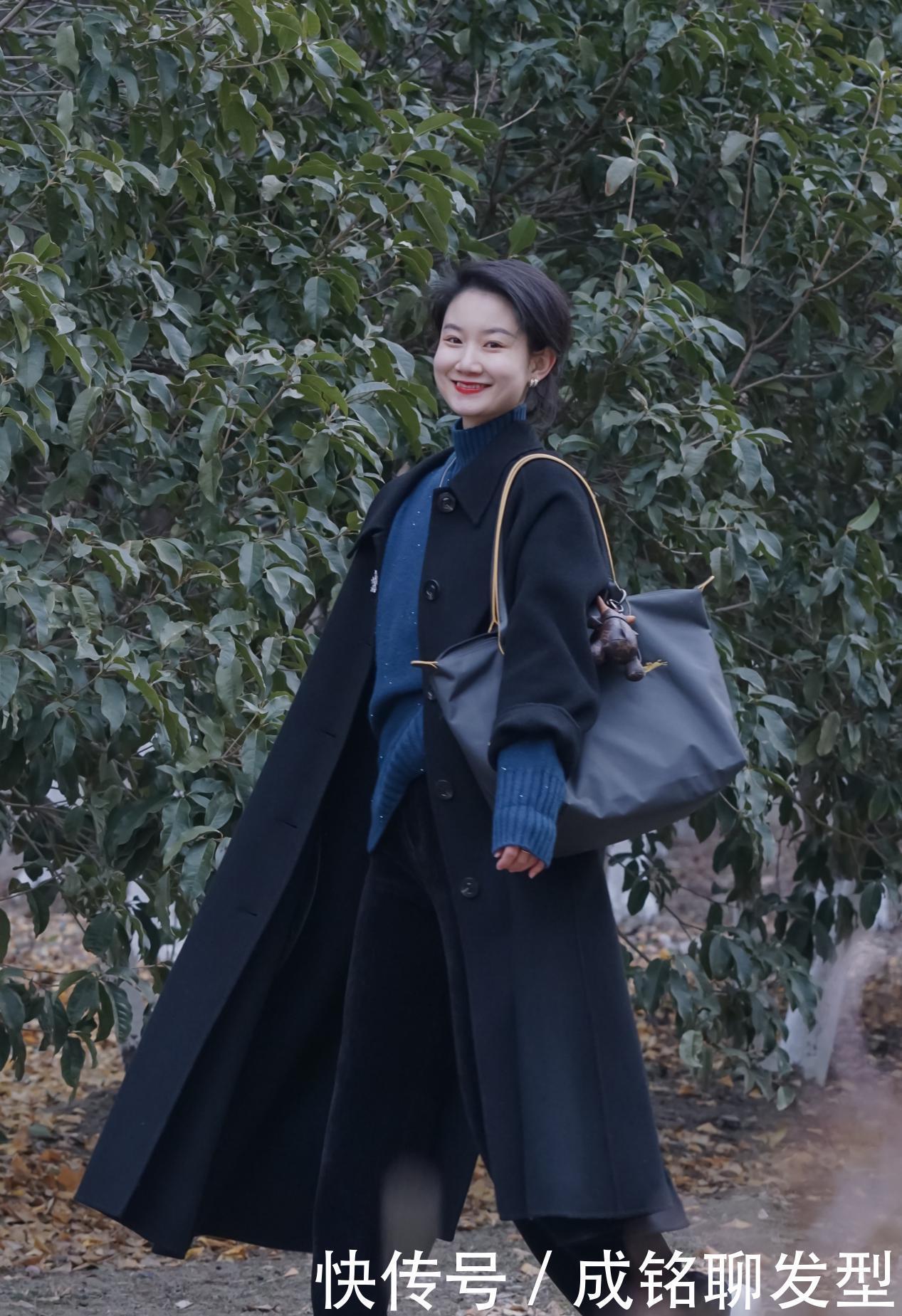 奔四的女人穿衣再精不再多，把这些基础款搭配好，时尚减龄又高级