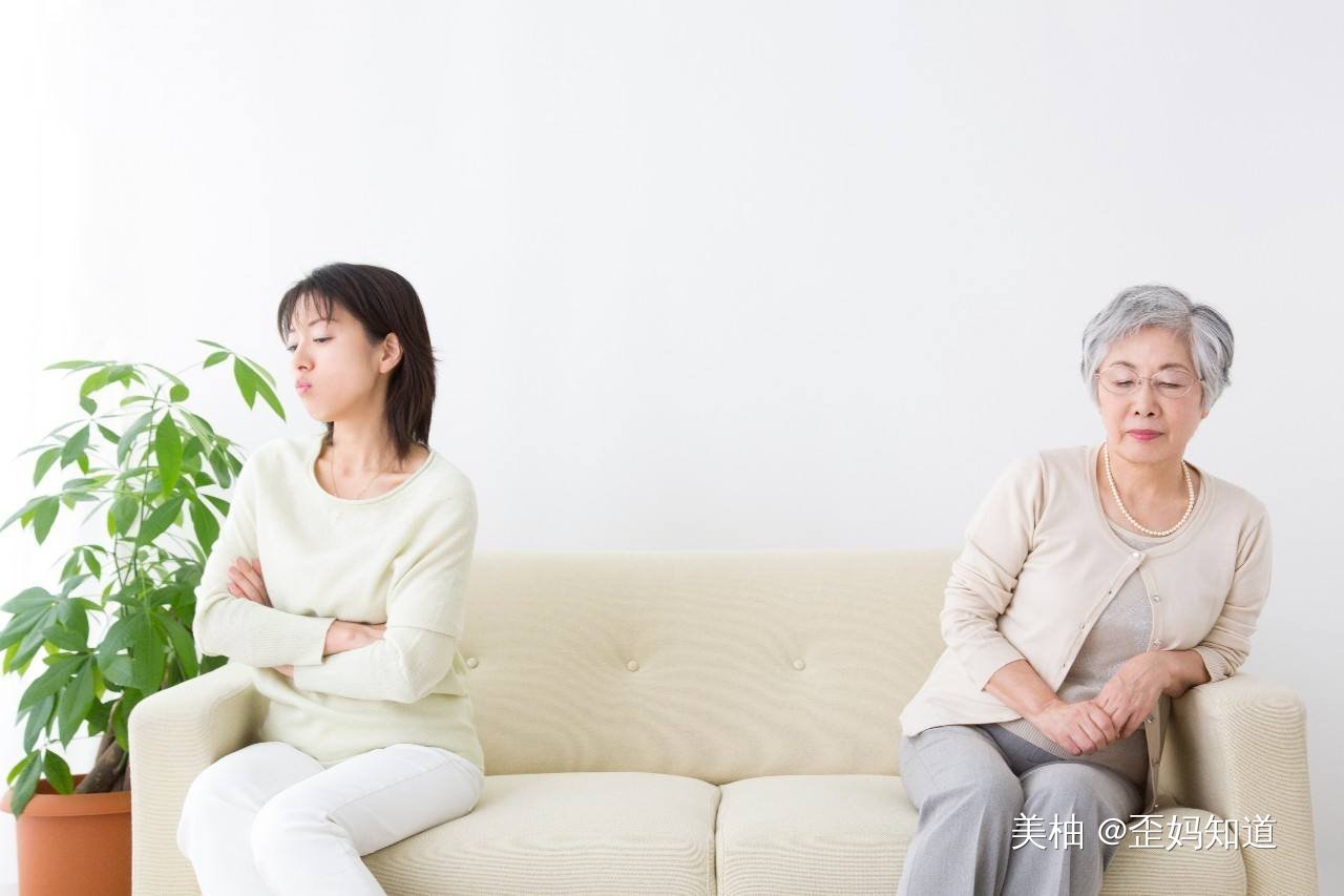 泪如雨下|新生儿突然哭闹不吃奶，宝妈掀开衣服一看，瞬间泪如雨下