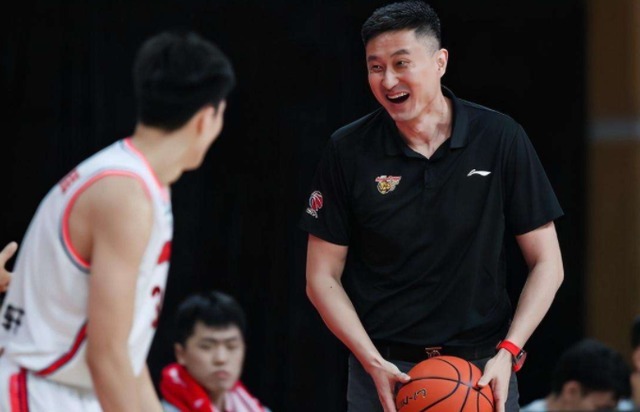 朱芳雨|央视直播!广东宏远VS福建,杜锋收获大礼,CBA得分王轮休