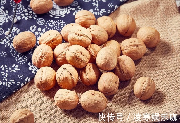 亚麻油酸|核桃什么时间吃“最补脑”很多人都在“瞎吃”,还不如不吃