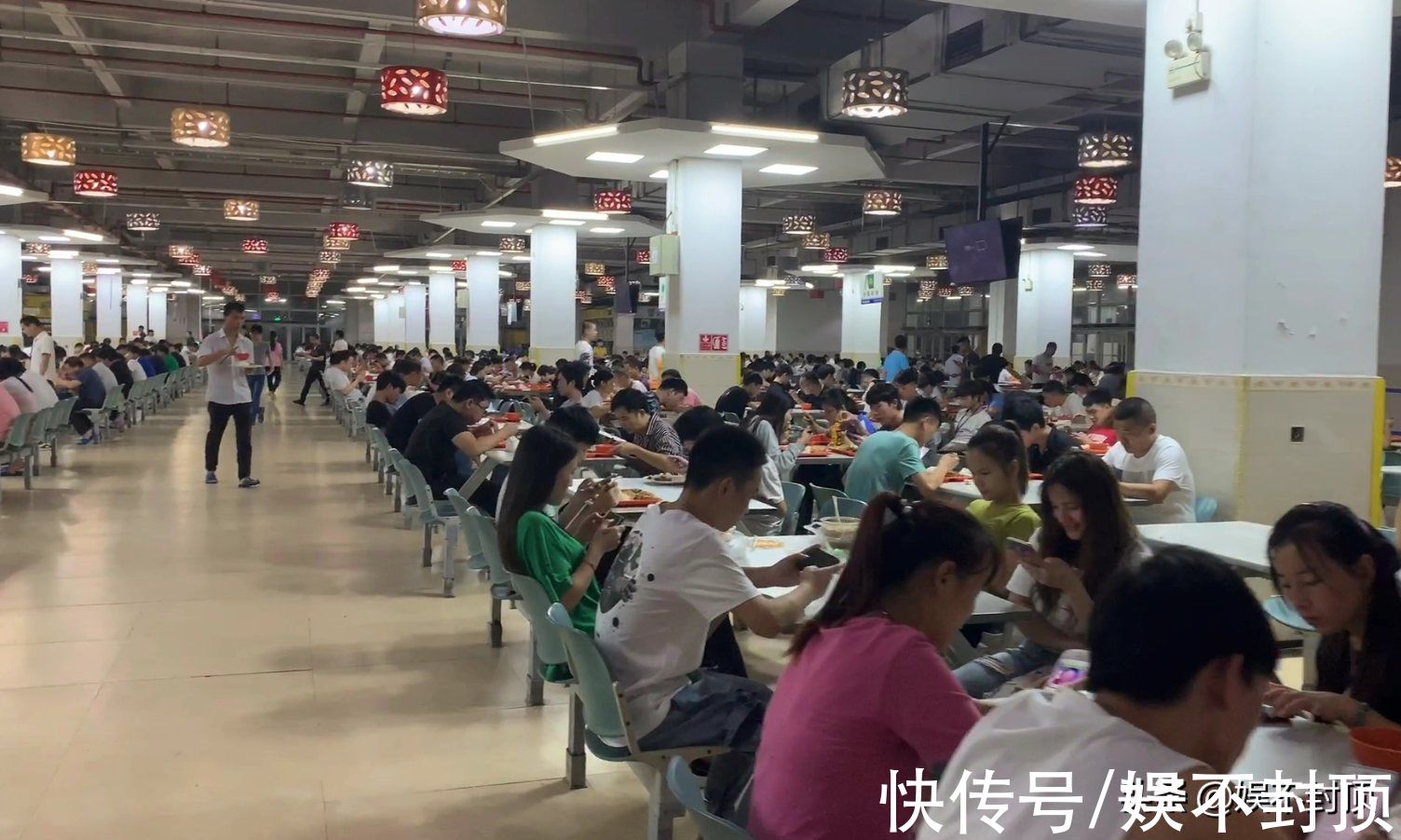 车间|带你看看深圳最大电子厂,不包吃不包住,吃一餐到底要多少开支?