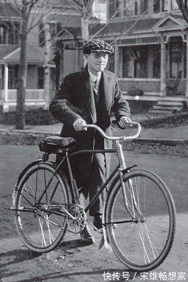 张嘉铸$徐志摩死后,陆小曼的存折连续18年每月打进300元,谁在供养她