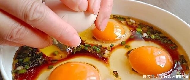 鸡蛋很火的新吃法,饭店1份38,在家做仅需6元钱,出锅就抢光