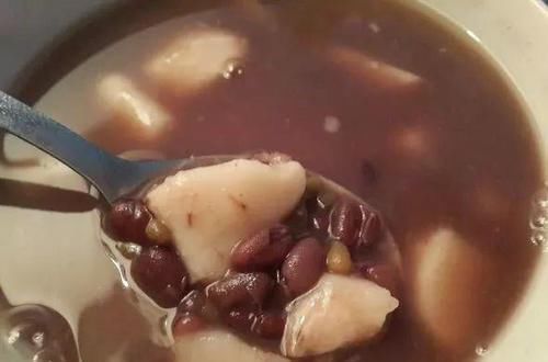 通畅|女人吃点“碱性食物”，隔夜排出臭便，肠道通畅了，补血，润肤又瘦身