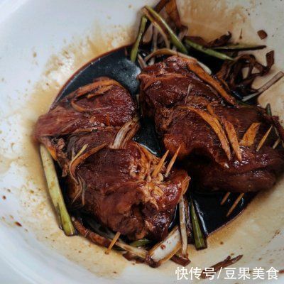 咸蛋黄酿肉|厨娘教你一招巧做咸蛋黄酿肉