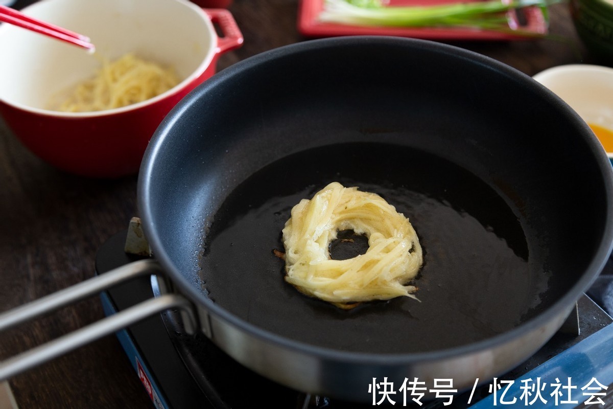 肉香|土豆不要炒着吃了,加上鸡蛋简单一做,吃着比肉香