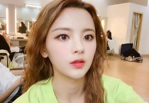 头发|研究发现很多明星级大美人从来不染黄毛等系列的浅发色,这是为啥?