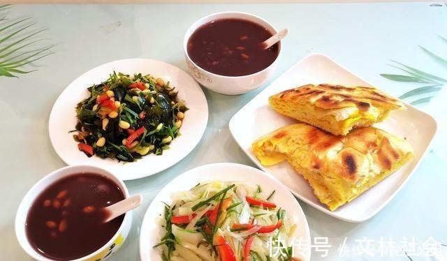 两口子周末这样吃午晚餐,不丰盛却舒心暖胃,网友简单的幸福