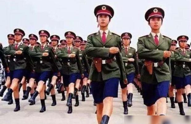 女兵|99年因阅兵走红的双胞胎女兵,拒绝高薪商业合作,她们后来如何