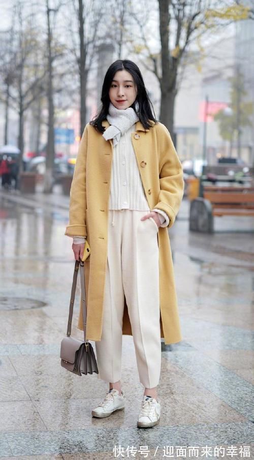 撞衫 长大衣要让位了,今年“短外套+小白裤”正流行,时髦洋气不撞衫