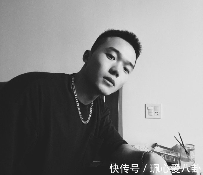 痞子|长春大学旅游学院肌肉学霸，肌肉漂亮帅气，痞子味儿十足！