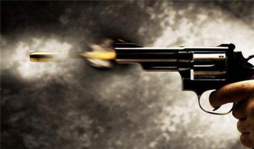 子弹$美国“火云邪神”:擅长表演徒手接子弹,最后一次没接住,悲剧了