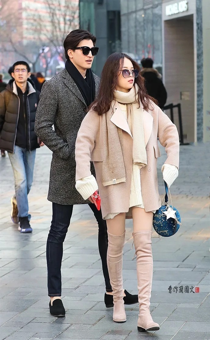 温暖|街拍:温暖又时尚的肉色丝袜美女