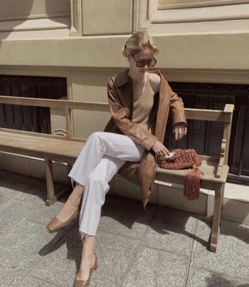 简单的色系更能营造高级感，不妨试试这几种极简配色，显贵有气质